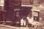 Photo de famille devant l'picerie au coin des rues Notre-Dame-du-Rosaire et Chteaubriand